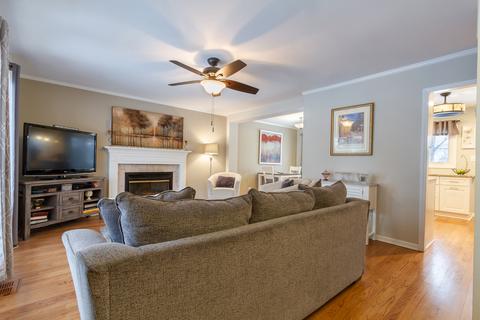 560 Hillcrest Blvd, Hoffman Estates, IL 60169 photo 6