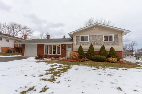 560 Hillcrest Blvd, Hoffman Estates, IL 60169 photo 1