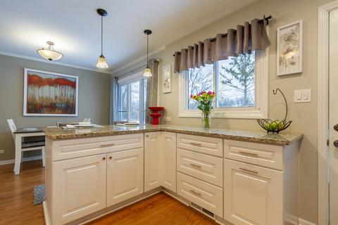 560 Hillcrest Blvd, Hoffman Estates, IL 60169 photo 8