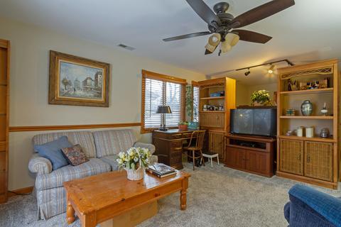 560 Hillcrest Blvd, Hoffman Estates, IL 60169 photo 22