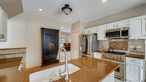 239 Superior Cir, Bartlett, IL 60103 photo 9