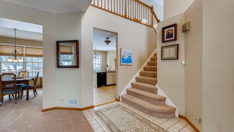 239 Superior Cir, Bartlett, IL 60103 photo 2
