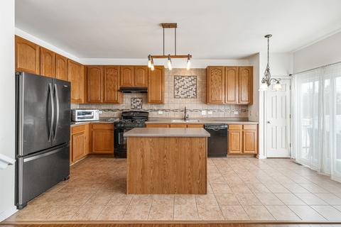 4074 Pompton Ave, Elgin, IL 60124 photo 9
