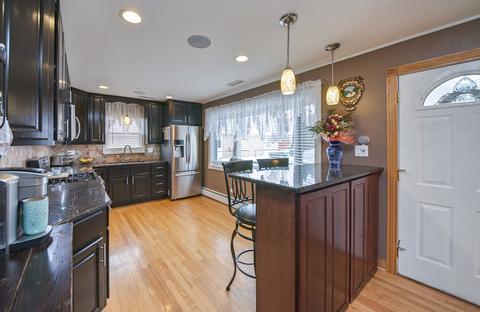 7748 S Octavia Ave, Bridgeview, IL 60455 photo 5