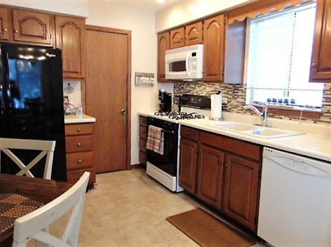 1600 Warwick Ct #C1, Wheeling, IL 60090 photo 2