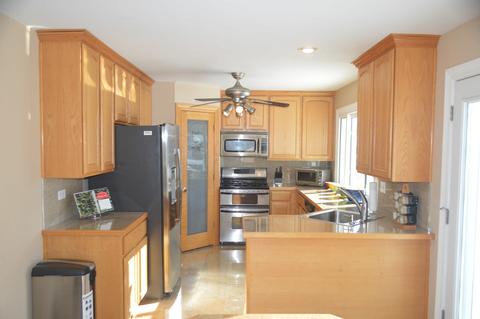 805 Beechtree Ln, Bartlett, IL 60103 photo 2