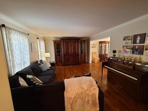 541 Hevern Dr, Wheaton, IL 60189 photo 2