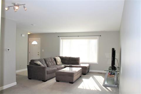 750 Hunter Dr, Roselle, IL 60172 photo 3