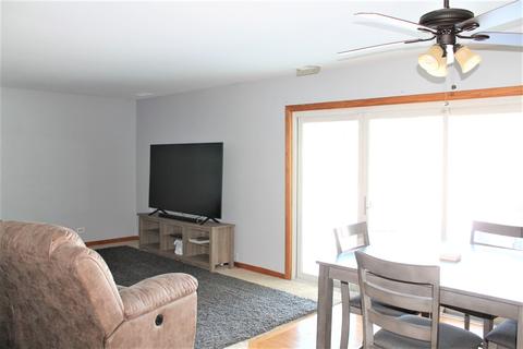 750 Hunter Dr, Roselle, IL 60172 photo 4