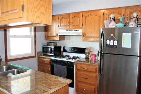 750 Hunter Dr, Roselle, IL 60172 photo 6