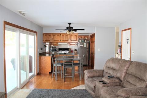 750 Hunter Dr, Roselle, IL 60172 photo 5