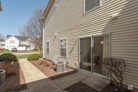 2511 Dickens Dr, Aurora, IL 60503 photo 4