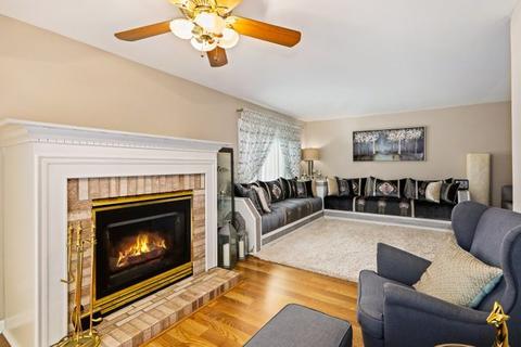 2098 Willow Run, Wheaton, IL 60189 photo 8