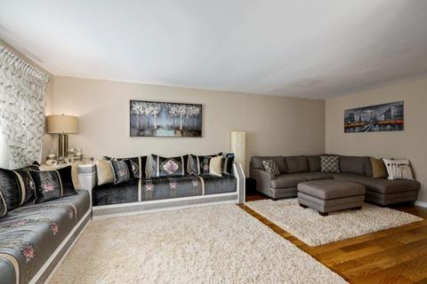 2098 Willow Run, Wheaton, IL 60189 photo 3