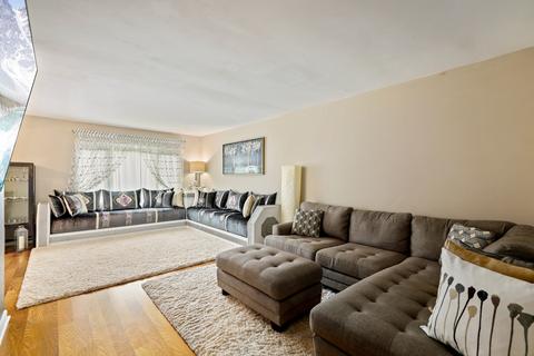 2098 Willow Run, Wheaton, IL 60189 photo 4