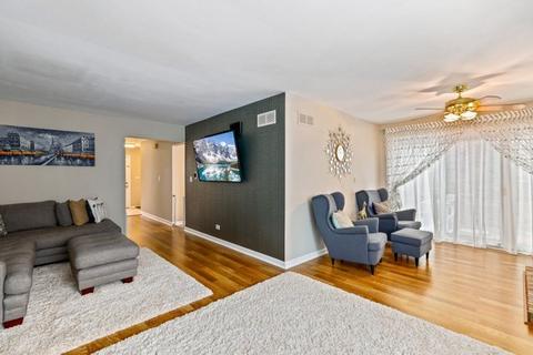 2098 Willow Run, Wheaton, IL 60189 photo 6