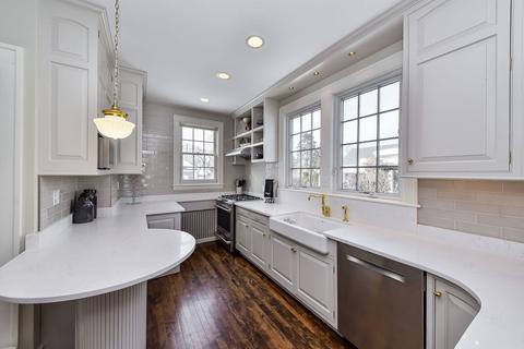 1016 Wheaton Pl, Wheaton, IL 60187 photo 6
