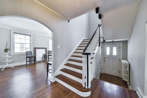 1016 Wheaton Pl, Wheaton, IL 60187 photo 2