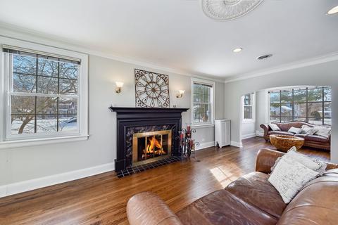 1016 Wheaton Pl, Wheaton, IL 60187 photo 9