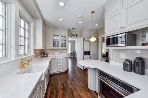 1016 Wheaton Pl, Wheaton, IL 60187 photo 5