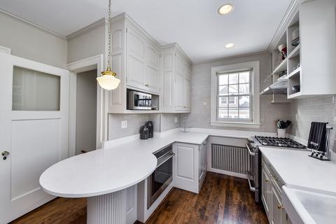 1016 Wheaton Pl, Wheaton, IL 60187 photo 4