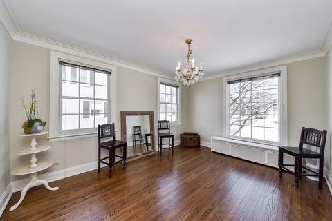 1016 Wheaton Pl, Wheaton, IL 60187 photo 3