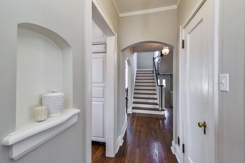 1016 Wheaton Pl, Wheaton, IL 60187 photo 8