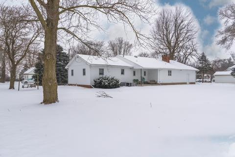 319 Pickett St, Chenoa, IL 61726 photo 2