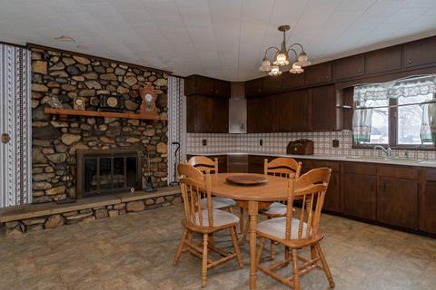 319 Pickett St, Chenoa, IL 61726 photo 12