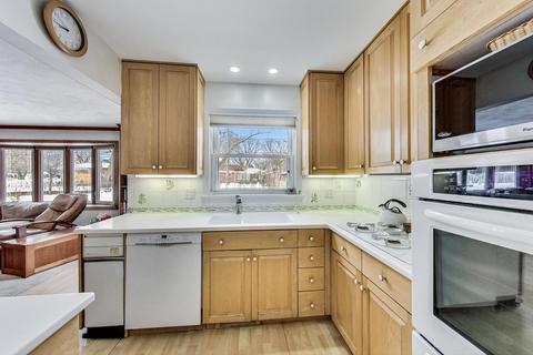812 S Maple St, Mount Prospect, IL 60056 photo 10