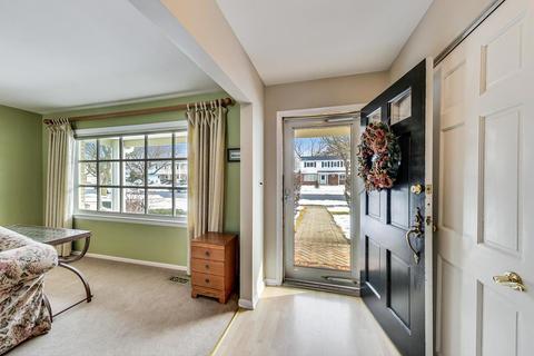 812 S Maple St, Mount Prospect, IL 60056 photo 4