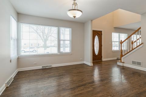 461 Vassar Ln, Des Plaines, IL 60016 photo 2