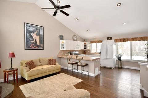1445 Boston Ct, Bartlett, IL 60103 photo 5