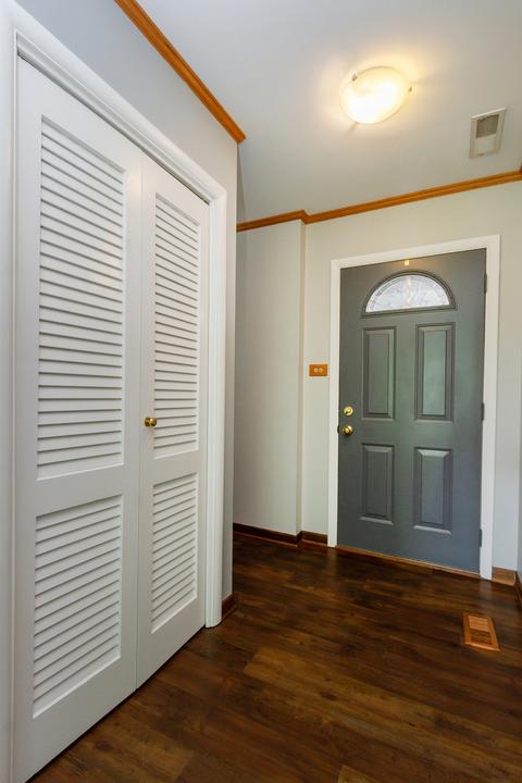 840 Western St, Hoffman Estates, IL 60169 photo 3