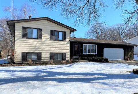1512 N Millstream Dr, Mchenry, IL 60050 photo 2
