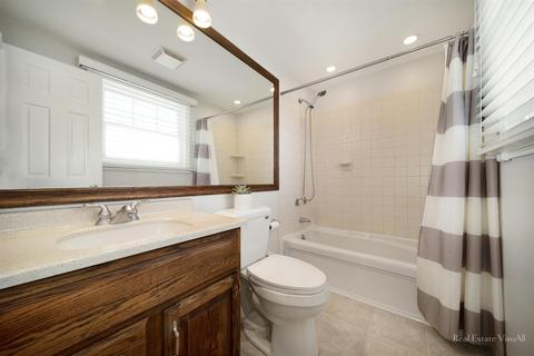 1530 Ashley Rd, Hoffman Estates, IL 60169 photo 12