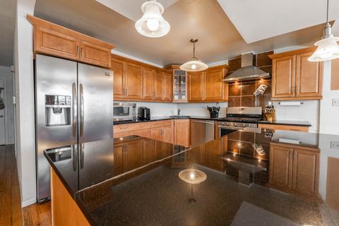 142 W Jeffery Ave, Wheeling, IL 60090 photo 5