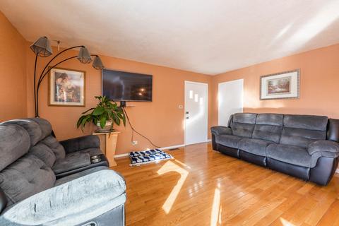 142 W Jeffery Ave, Wheeling, IL 60090 photo 3