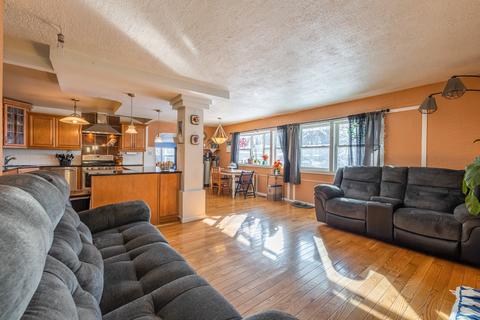142 W Jeffery Ave, Wheeling, IL 60090 photo 4