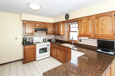 762 Falmore Dr, Bartlett, IL 60103 photo 9