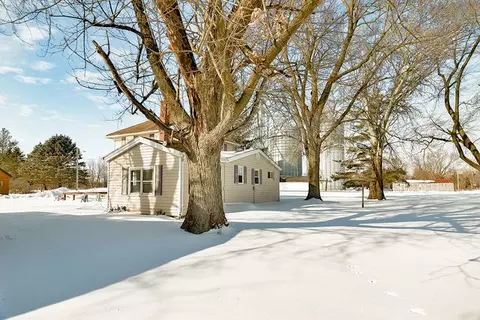 101 Blaine St, Leaf River, IL 61047 photo 2