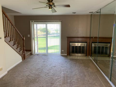 466 Nicole Dr #D, Bartlett, IL 60103 photo 2