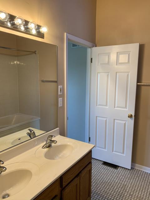 466 Nicole Dr #D, Bartlett, IL 60103 photo 9