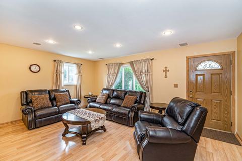 9415 Sumac Rd #A, Des Plaines, IL 60016 photo 2