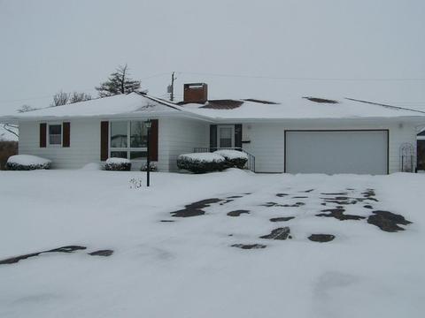 1009 Warren St, Chenoa, IL 61726 photo 1