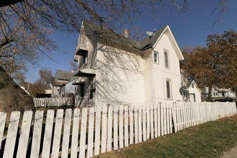 893 Elizabeth St, Elgin, IL 60120 photo 3