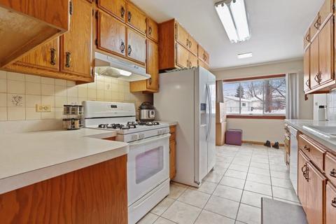 330 Kingman Ln, Hoffman Estates, IL 60169 photo 10