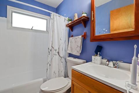 330 Kingman Ln, Hoffman Estates, IL 60169 photo 19