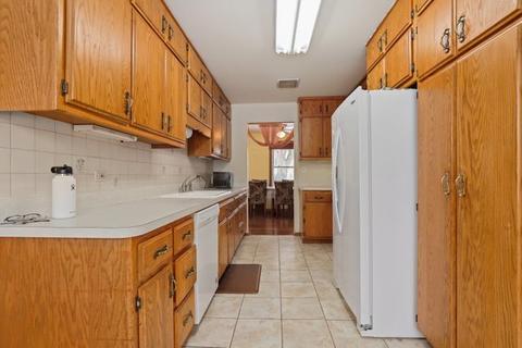 330 Kingman Ln, Hoffman Estates, IL 60169 photo 13