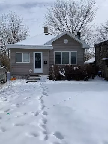 1027 Plain St, Peru, IL 61354 photo 1
